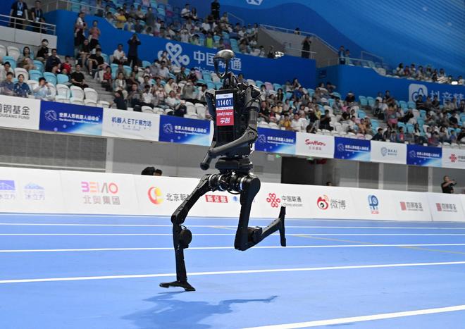 ：用遥控追求极致速度；蔡浩宇AI游戏上架2719元｜极客早知道爱游戏Sam Altman：AI存在泡沫；宇树机器人夺金王兴兴(图6)